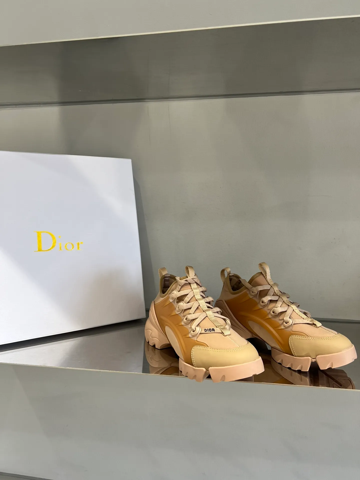 👟👟Ex-factory price 460👟👟 Dior dad shoes 🤓Super flattering footwear! High-density original jacquard ➕T👟👟Ex-factory price U original outsole! Sisters with wide feet must not have any misunderstandings about him! Even chubby feet like mine look slender when wearing them! Size: 35～40 (40 is custom-made and non-returnable) All sizes and colors are available in stock